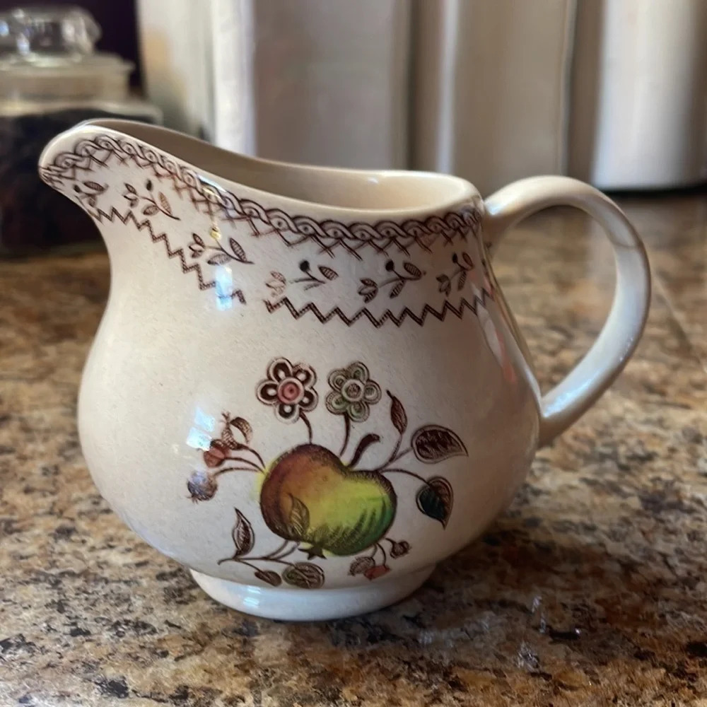 English creamer with fruit - Picture 5 of 6